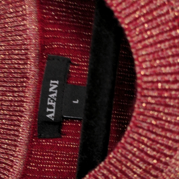 Alfani Size Large RedTop with Gold Metallic Detailing - Picture 3 of 5